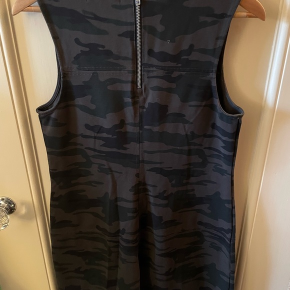 Sanctuary Camo Sleeveless Jumper with Zip Detail Size Large - Picture 10 of 10